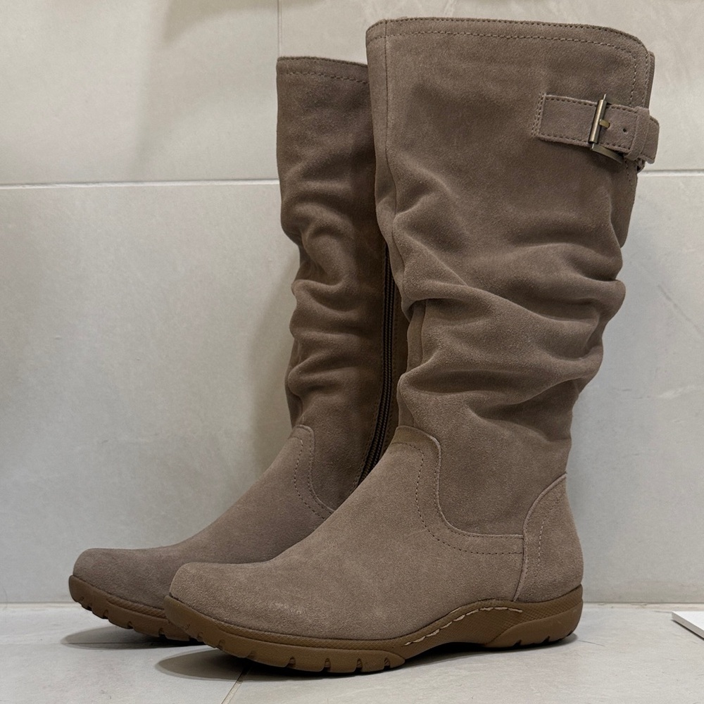 G.H. Bass & Co. Taupe Suede Winter Boots Size 6.5 Slouched